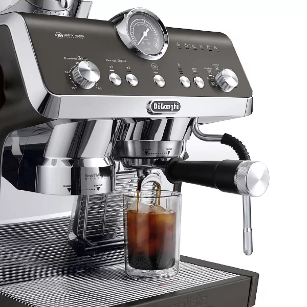 Рожковая кофеварка Delonghi EC9555.BK