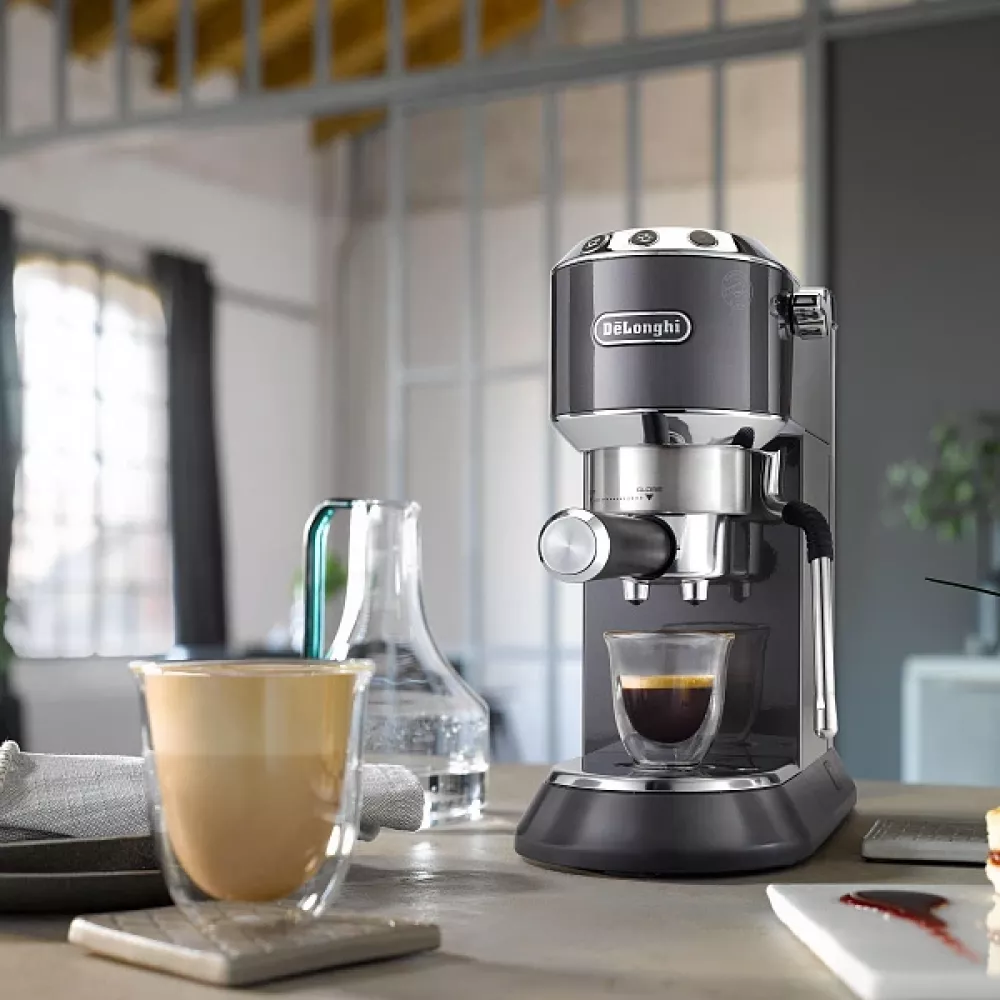 Рожковая кофеварка DeLonghi EC885.GY