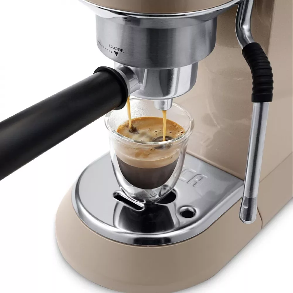 Рожковая кофеварка DeLonghi EC885.BG