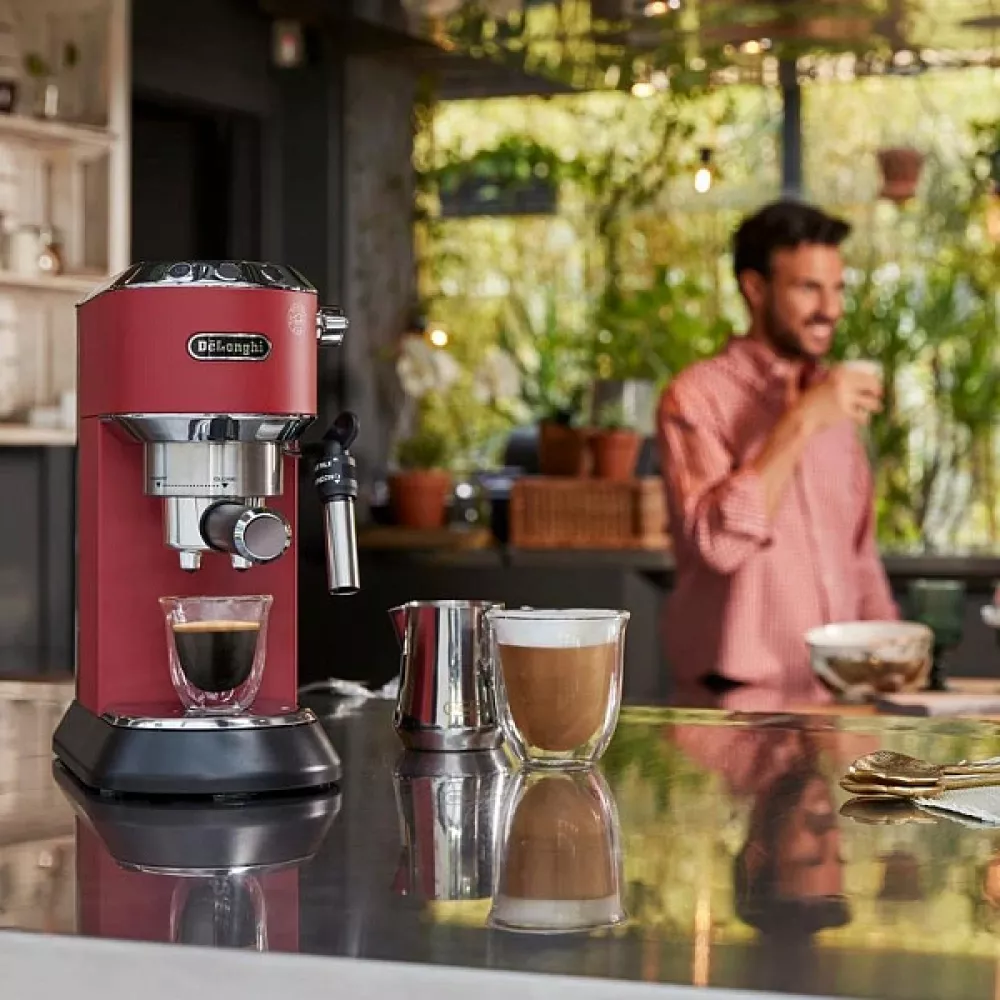 Рожковая кофеварка DeLonghi EC685 R