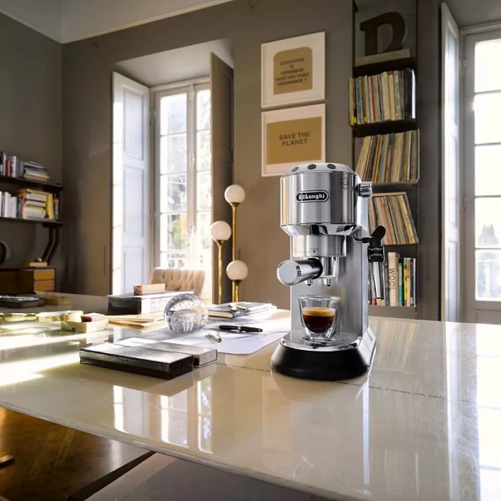 Рожковая кофеварка DeLonghi EC685.M