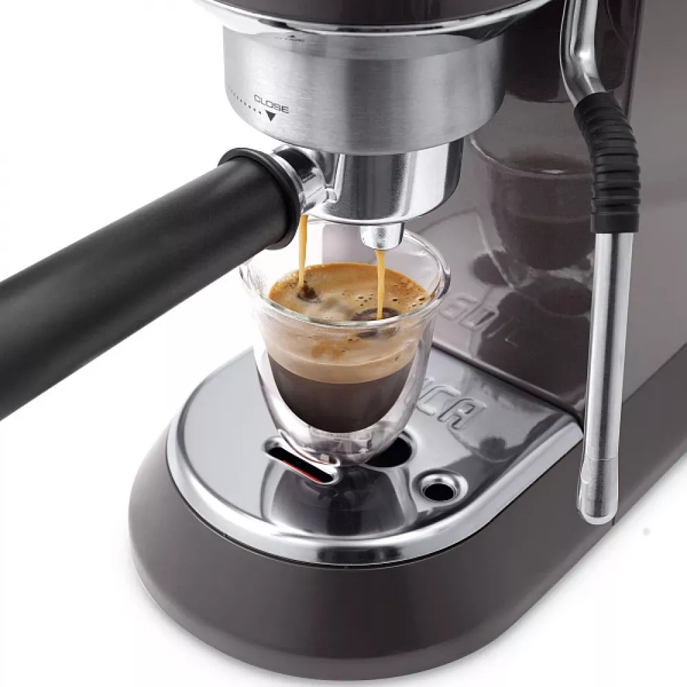 Рожковая кофеварка DeLonghi EC885.GY